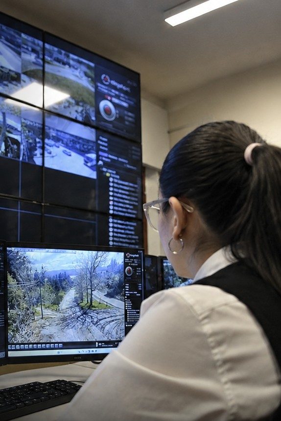 Operadora de Los Cabos S.A. monitoreando cámaras